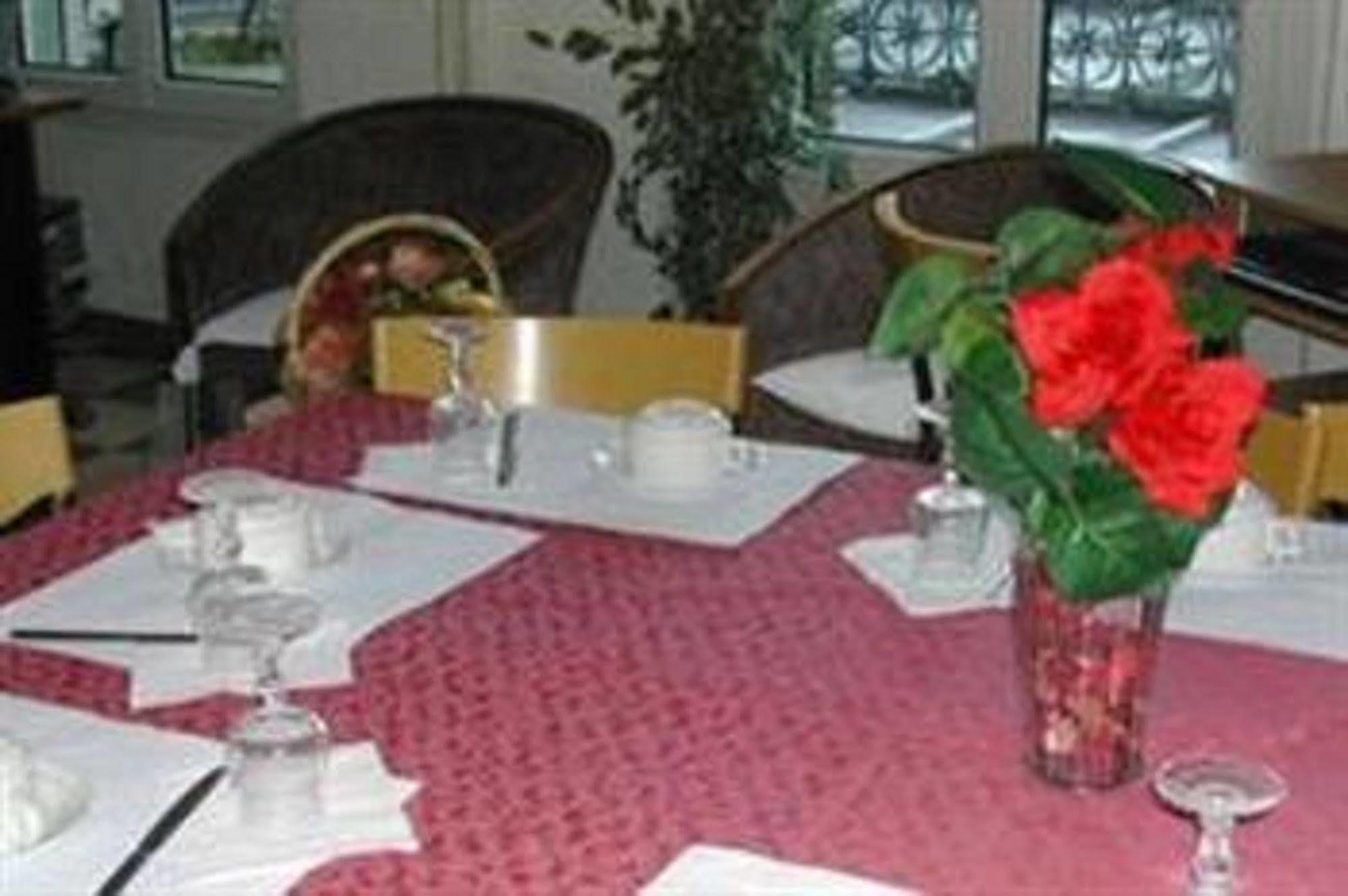 Hotel De La Terrasse Paris Luaran gambar